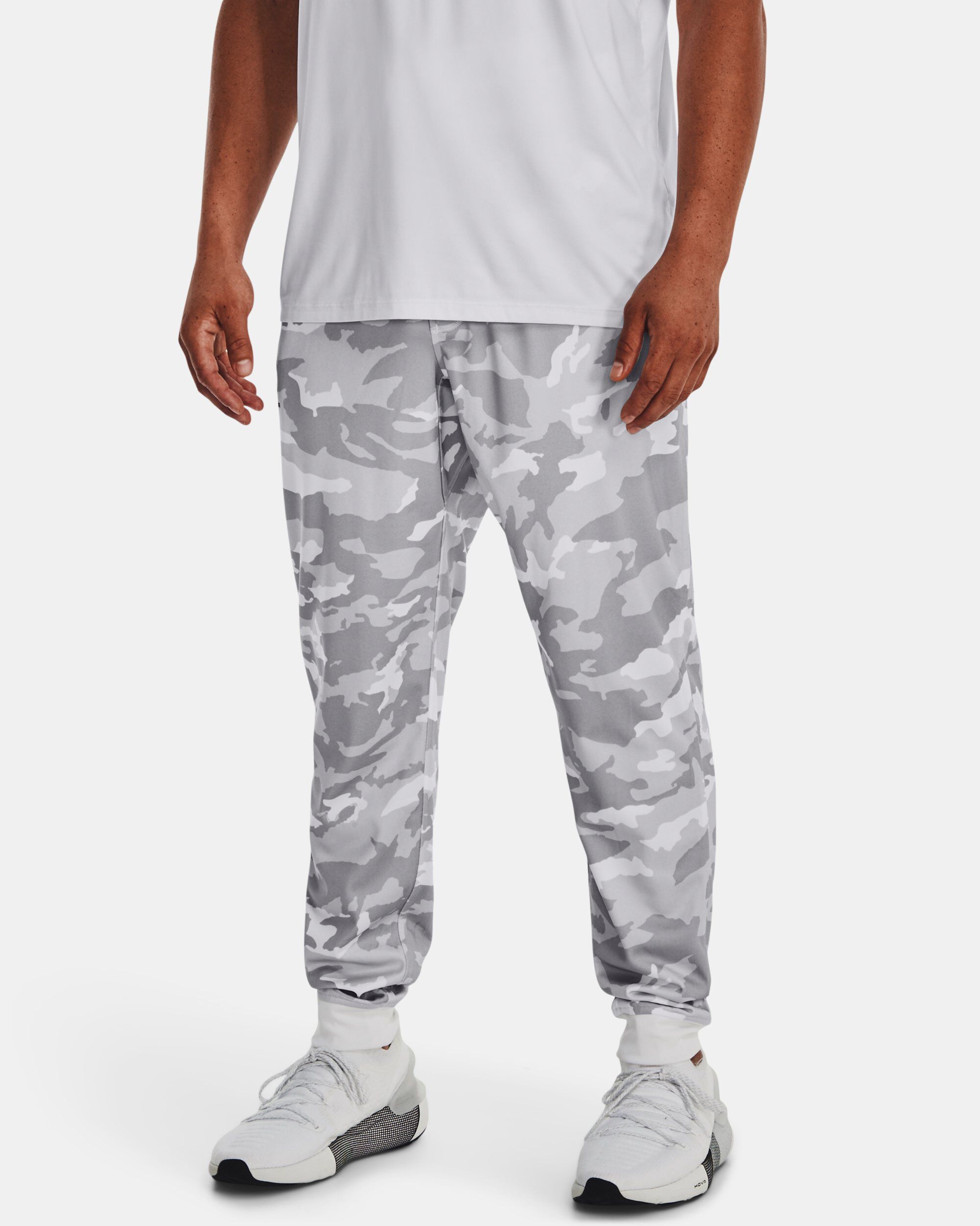 Buy Men s UA Sportstyle Tricot Printed Joggers White in KSA Under Armour