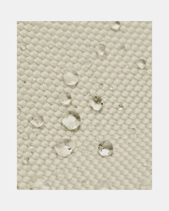 UA Essential image number 6