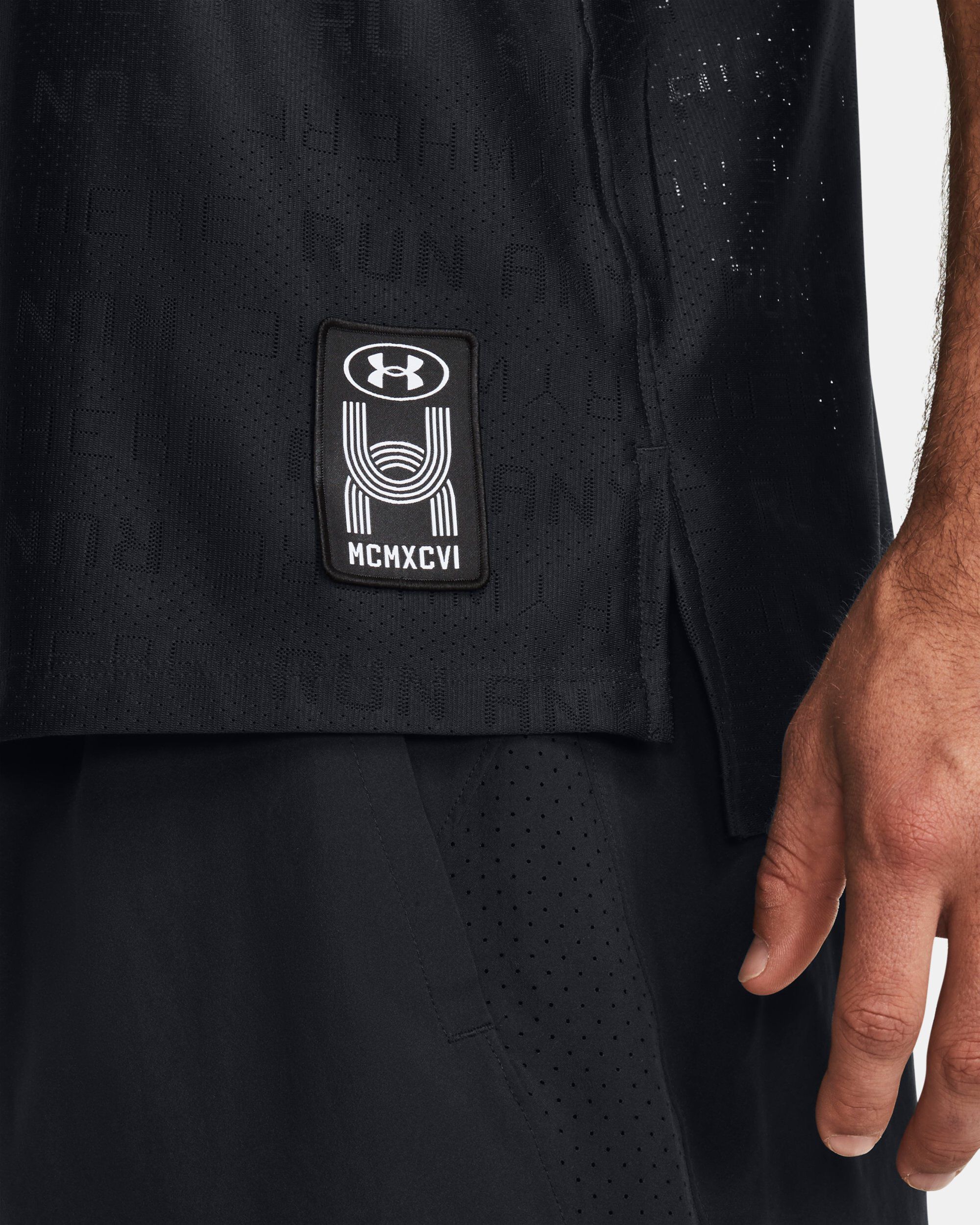 Under Armour Men s UA Run Everywhere Singlet Black in KSA