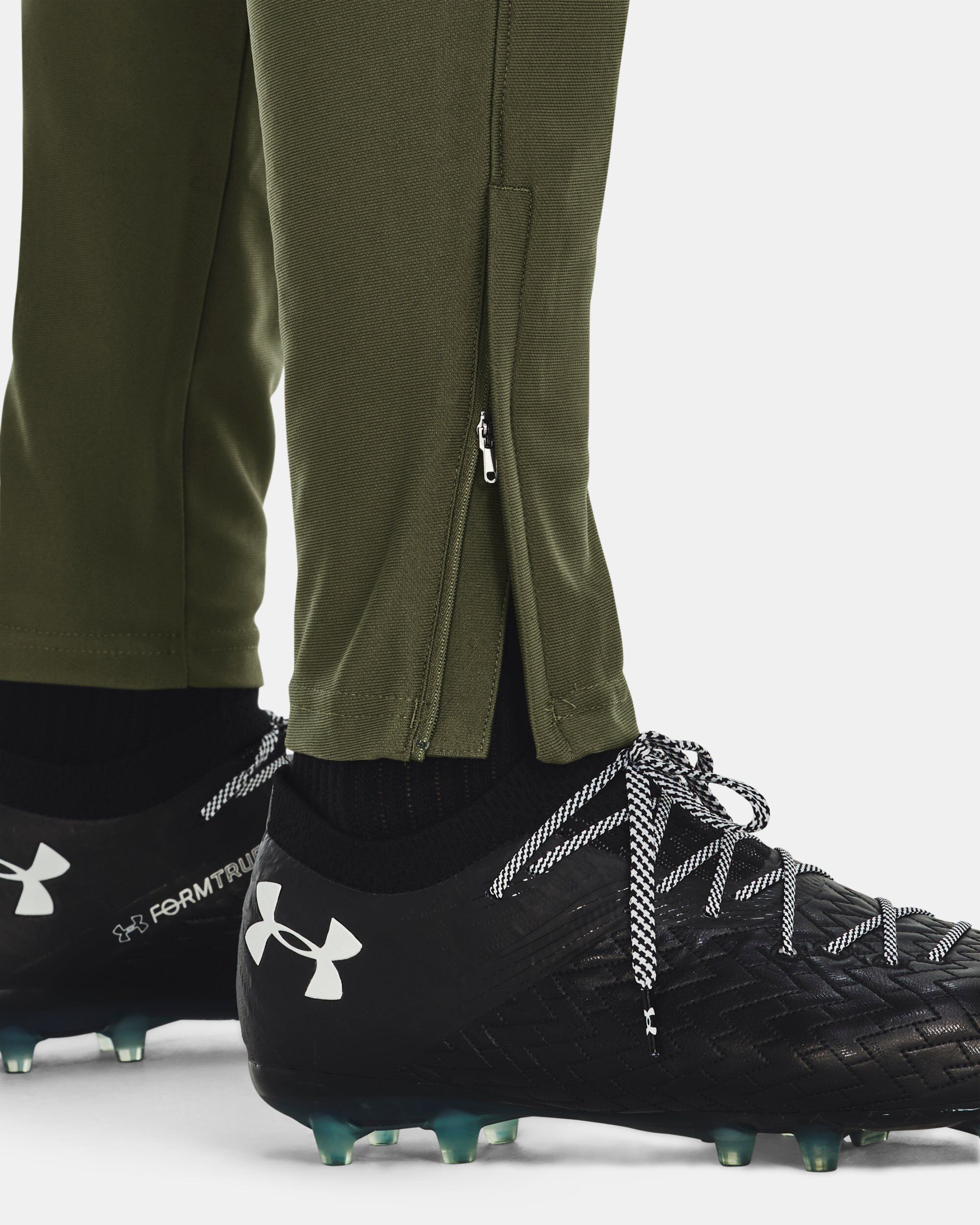 Buy Men s UA Challenger Tracksuit Green in KSA Under Armour